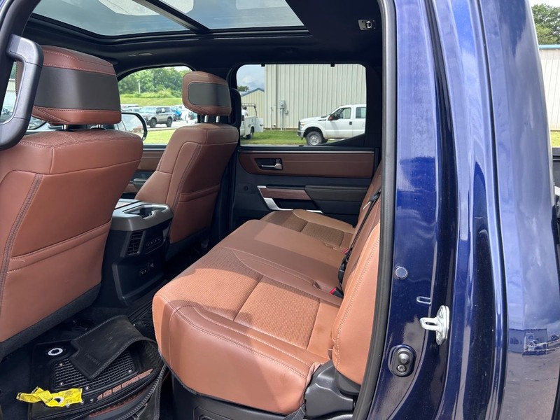 Toyota Tundra 4WD Hybrid Vehicle Full-screen Gallery Image 7