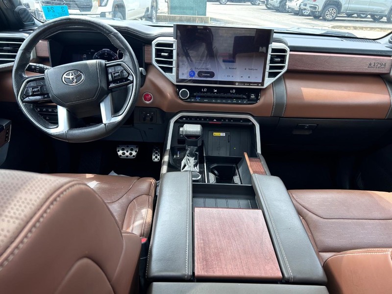 Toyota Tundra 4WD Hybrid Vehicle Full-screen Gallery Image 9