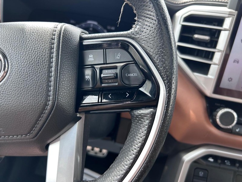 Toyota Tundra 4WD Hybrid Vehicle Full-screen Gallery Image 12