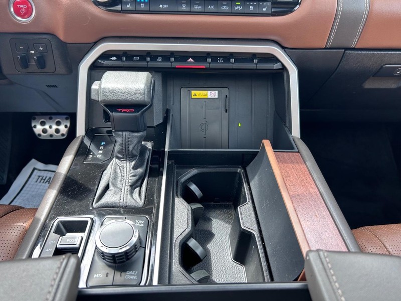 Toyota Tundra 4WD Hybrid Vehicle Full-screen Gallery Image 15