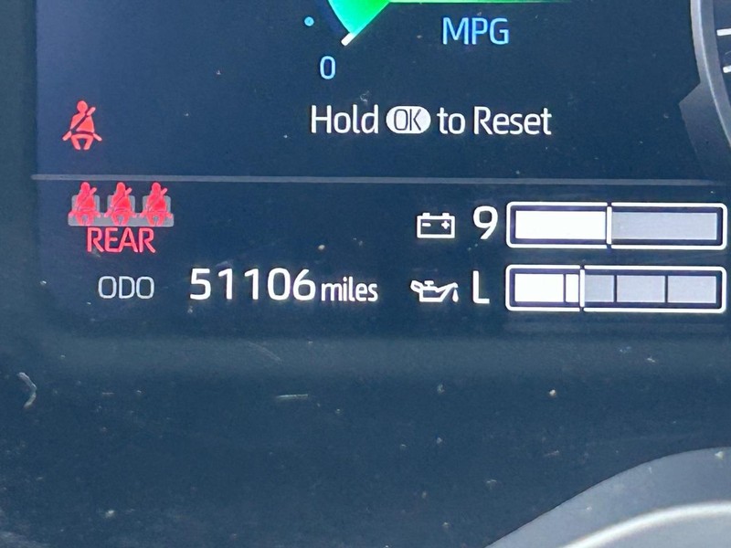 Toyota Tundra 4WD Hybrid Vehicle Full-screen Gallery Image 20