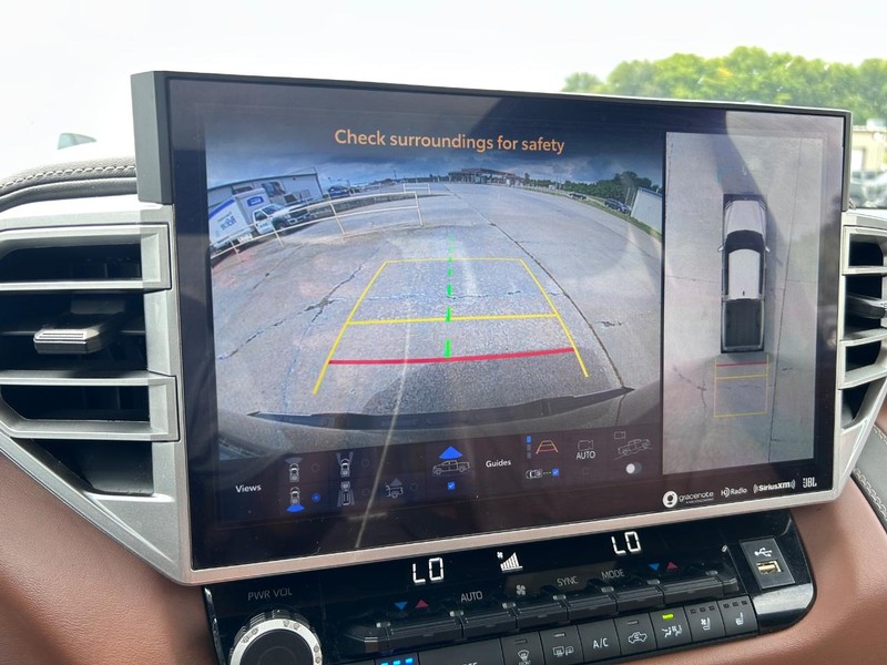 Toyota Tundra 4WD Hybrid Vehicle Full-screen Gallery Image 21