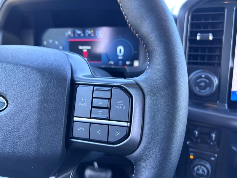 Ford F-150 Vehicle Full-screen Gallery Image 11