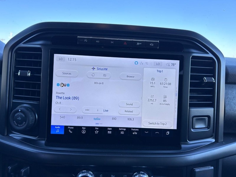 Ford F-150 Vehicle Full-screen Gallery Image 12