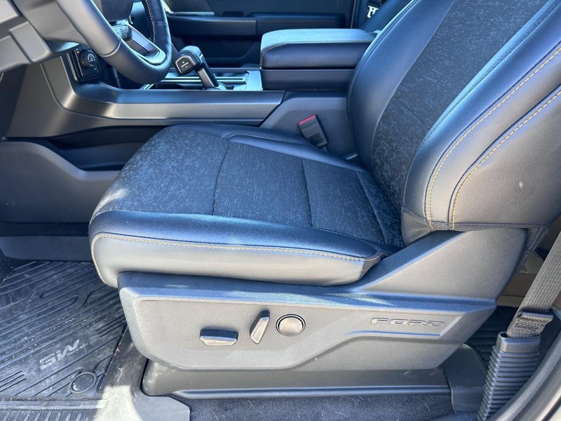 Ford F-150 Vehicle Full-screen Gallery Image 17