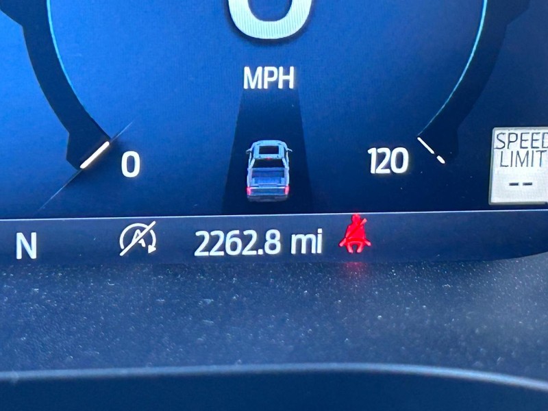 Ford F-150 Vehicle Full-screen Gallery Image 18