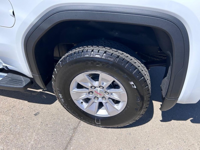 GMC Sierra 1500 Vehicle Full-screen Gallery Image 6