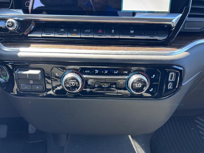 GMC Sierra 1500 Vehicle Full-screen Gallery Image 13