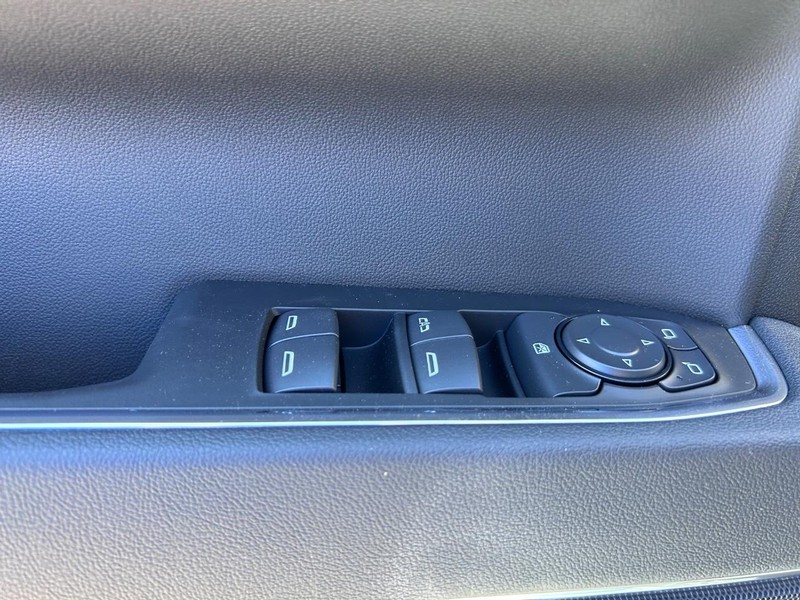 GMC Sierra 1500 Vehicle Full-screen Gallery Image 15