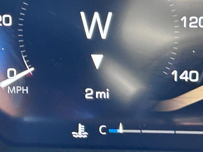 GMC Sierra 1500 Vehicle Full-screen Gallery Image 17