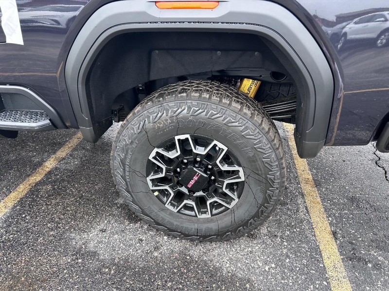 GMC Sierra 2500HD Vehicle Full-screen Gallery Image 6