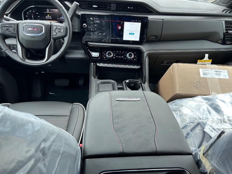 GMC Sierra 2500HD Vehicle Full-screen Gallery Image 8