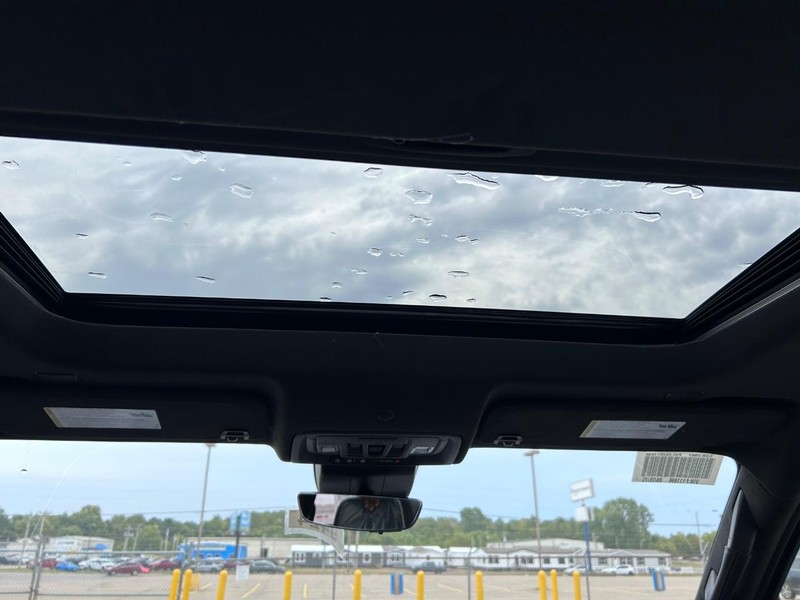 GMC Sierra 2500HD Vehicle Full-screen Gallery Image 15