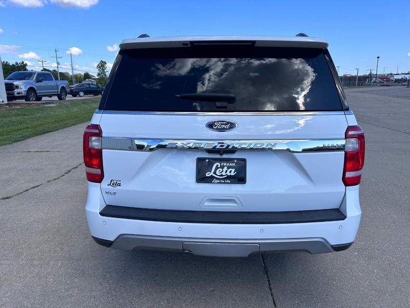 Ford Expedition Max Vehicle Full-screen Gallery Image 4