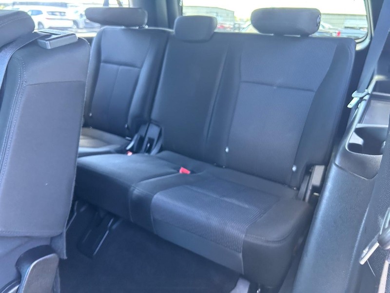 Ford Expedition Max Vehicle Full-screen Gallery Image 7