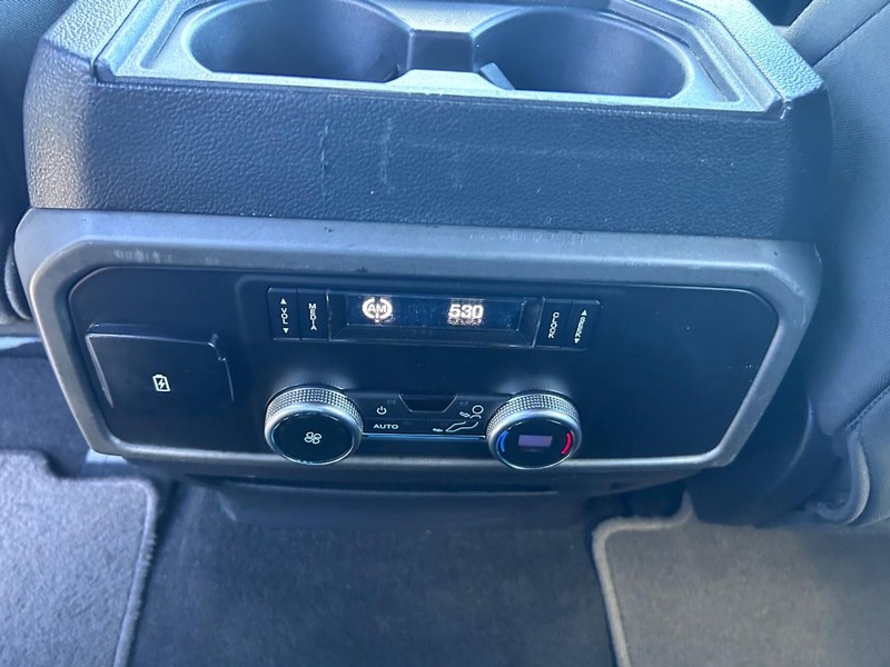 Ford Expedition Max Vehicle Full-screen Gallery Image 9