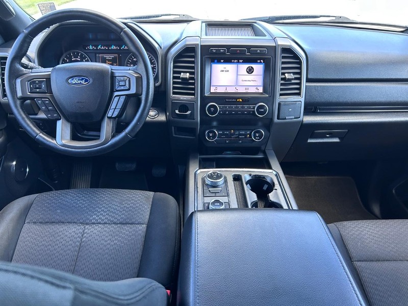 Ford Expedition Max Vehicle Full-screen Gallery Image 10