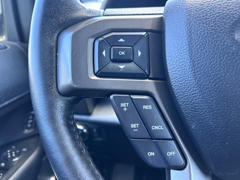 Ford Expedition Max Vehicle Full-screen Gallery Image 12