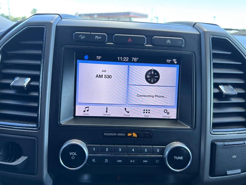 Ford Expedition Max Vehicle Full-screen Gallery Image 14