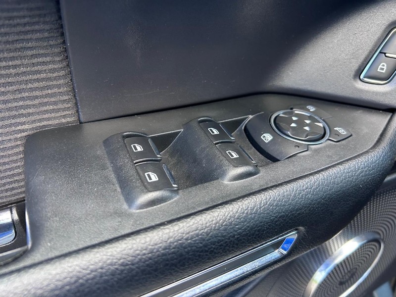 Ford Expedition Max Vehicle Full-screen Gallery Image 18