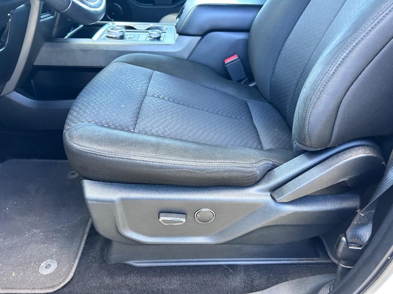 Ford Expedition Max Vehicle Full-screen Gallery Image 19