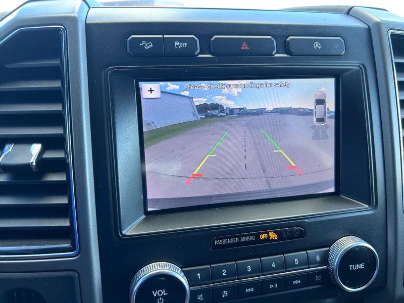 Ford Expedition Max Vehicle Full-screen Gallery Image 21