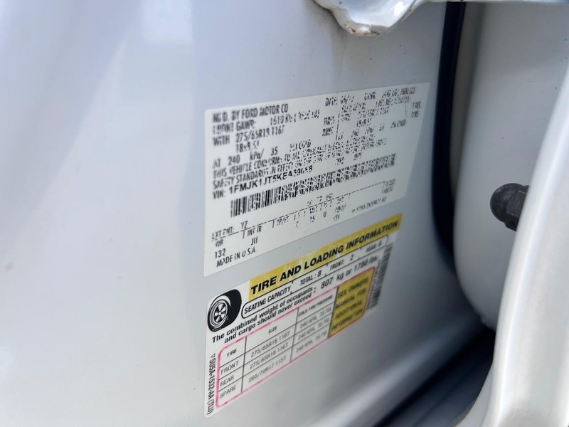 Ford Expedition Max Vehicle Full-screen Gallery Image 22