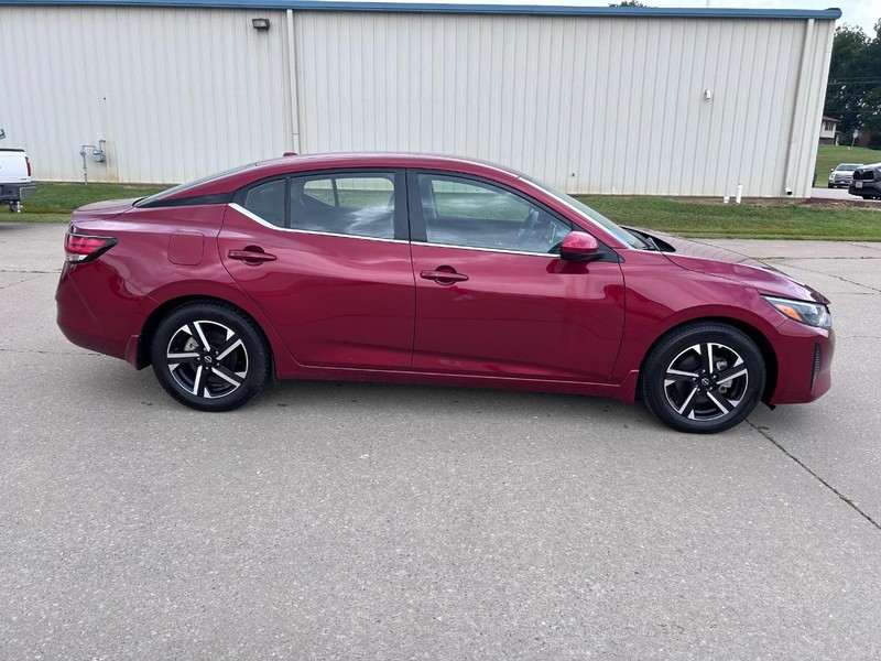 Nissan Sentra Vehicle Full-screen Gallery Image 2