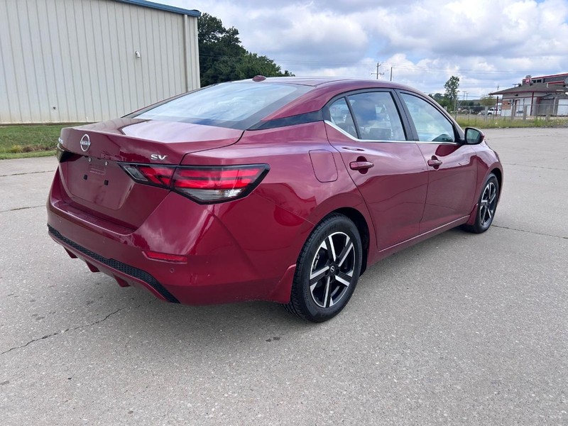 Nissan Sentra Vehicle Full-screen Gallery Image 3