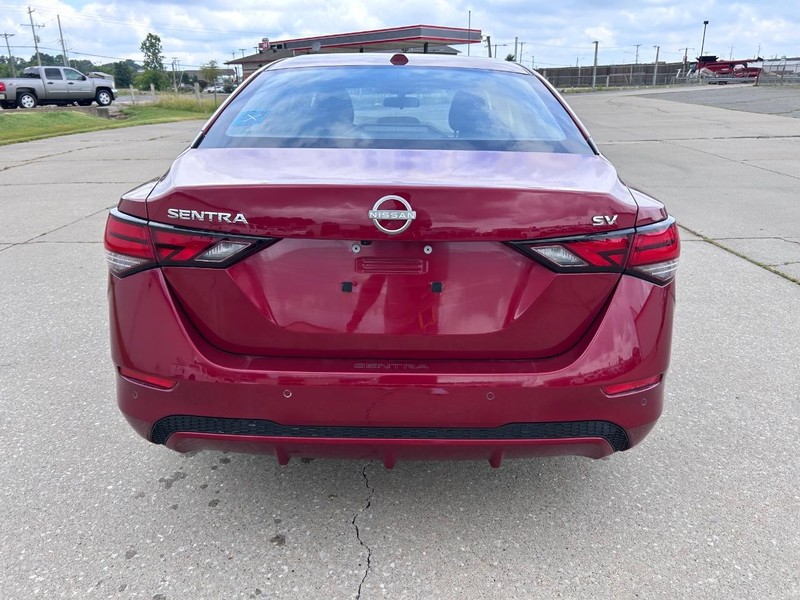 Nissan Sentra Vehicle Full-screen Gallery Image 4