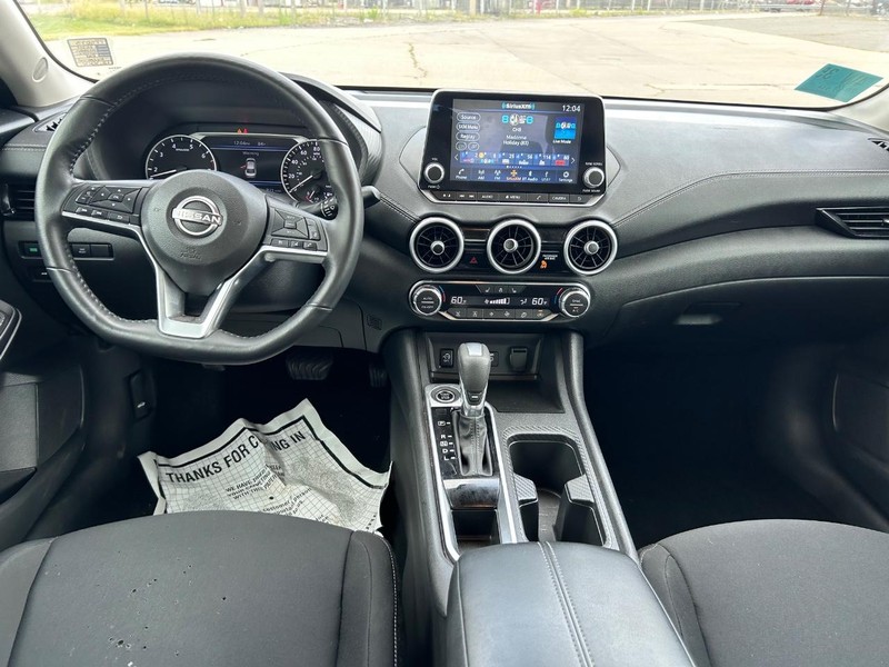 Nissan Sentra Vehicle Full-screen Gallery Image 8