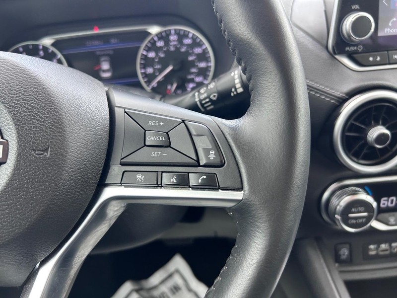 Nissan Sentra Vehicle Full-screen Gallery Image 11