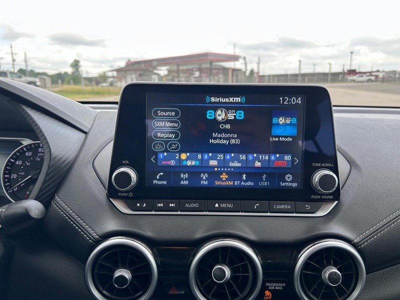 Nissan Sentra Vehicle Full-screen Gallery Image 12