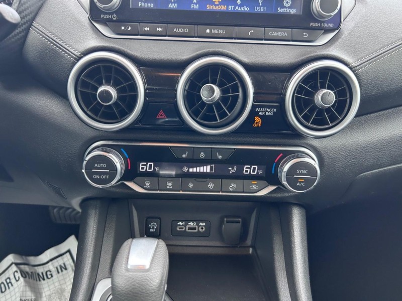 Nissan Sentra Vehicle Full-screen Gallery Image 13