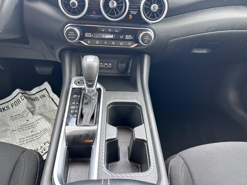 Nissan Sentra Vehicle Full-screen Gallery Image 14