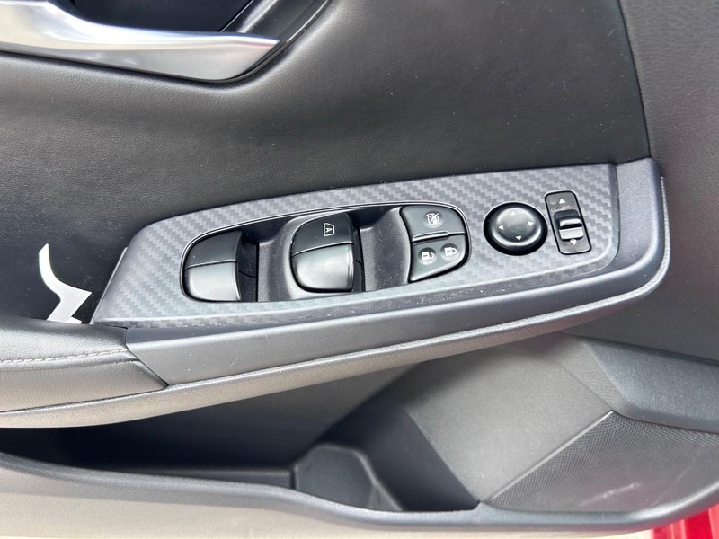 Nissan Sentra Vehicle Full-screen Gallery Image 16