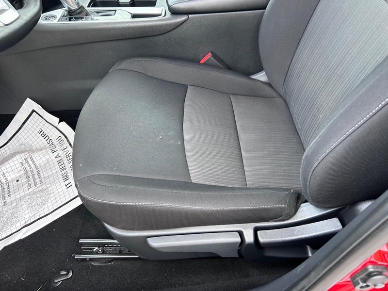 Nissan Sentra Vehicle Full-screen Gallery Image 17