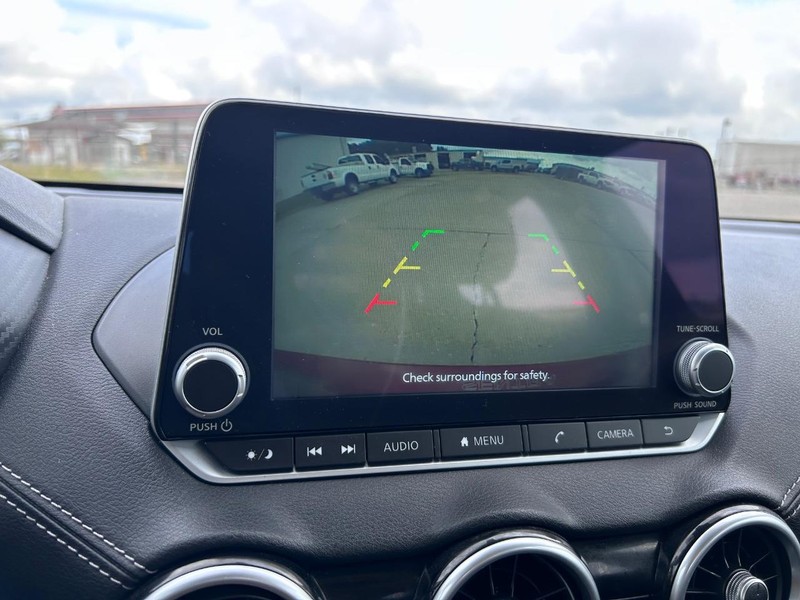 Nissan Sentra Vehicle Full-screen Gallery Image 19