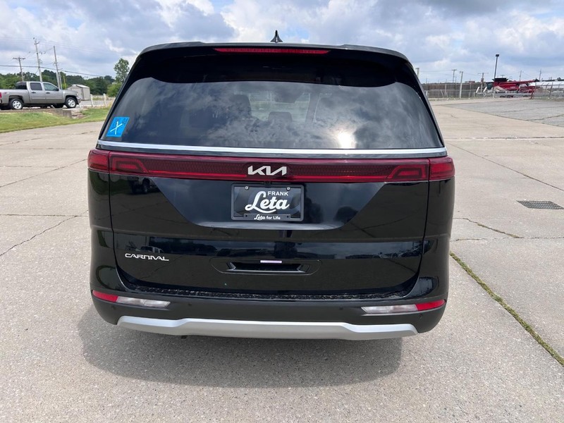 Kia Carnival Vehicle Full-screen Gallery Image 4