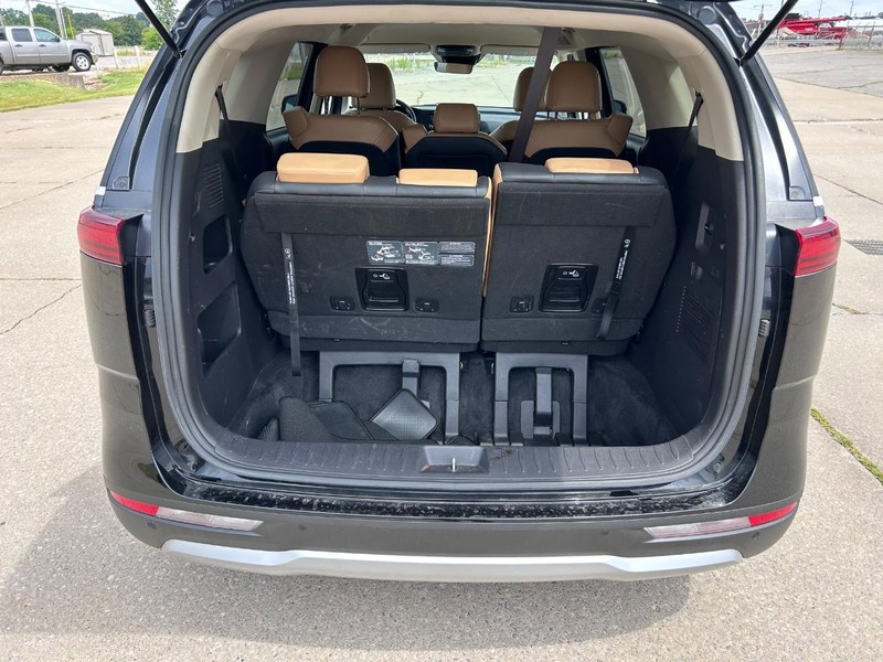 Kia Carnival Vehicle Full-screen Gallery Image 5