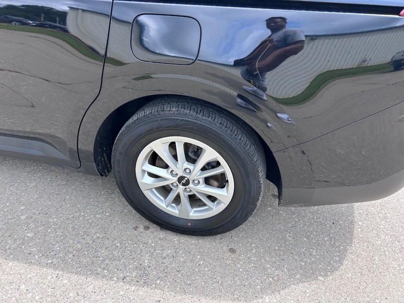 Kia Carnival Vehicle Full-screen Gallery Image 6