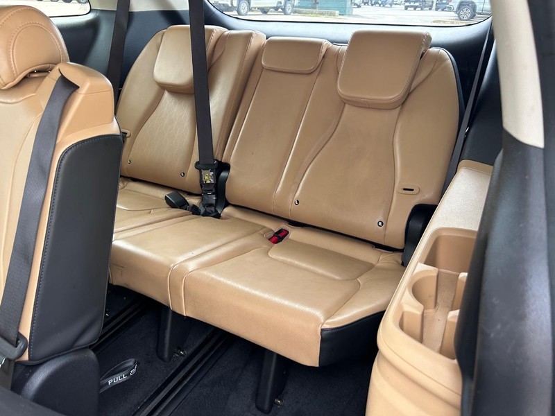 Kia Carnival Vehicle Full-screen Gallery Image 7