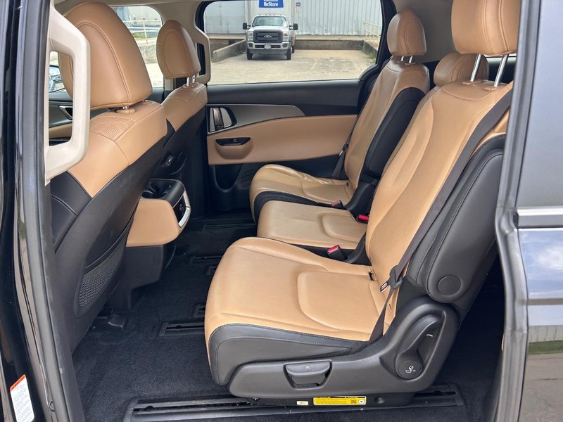 Kia Carnival Vehicle Full-screen Gallery Image 8