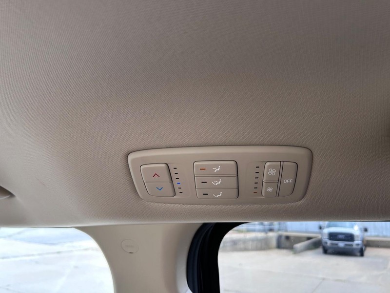 Kia Carnival Vehicle Full-screen Gallery Image 9