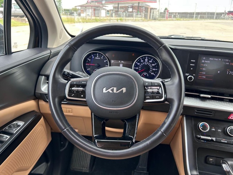 Kia Carnival Vehicle Full-screen Gallery Image 11