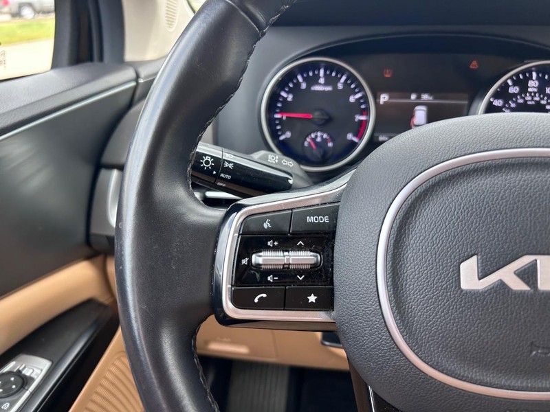 Kia Carnival Vehicle Full-screen Gallery Image 12