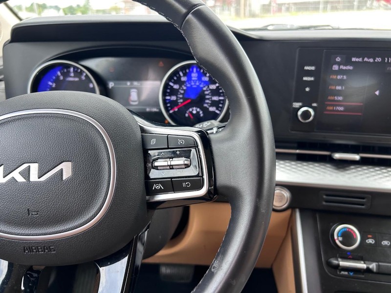 Kia Carnival Vehicle Full-screen Gallery Image 13