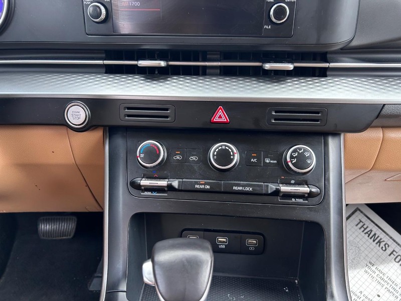 Kia Carnival Vehicle Full-screen Gallery Image 15