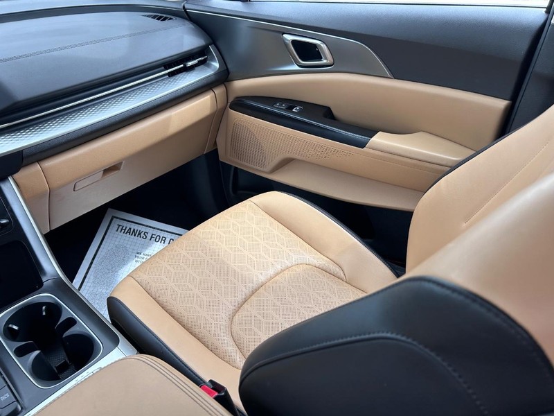 Kia Carnival Vehicle Full-screen Gallery Image 17