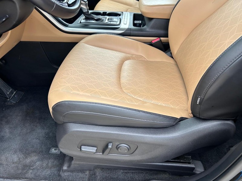 Kia Carnival Vehicle Full-screen Gallery Image 19